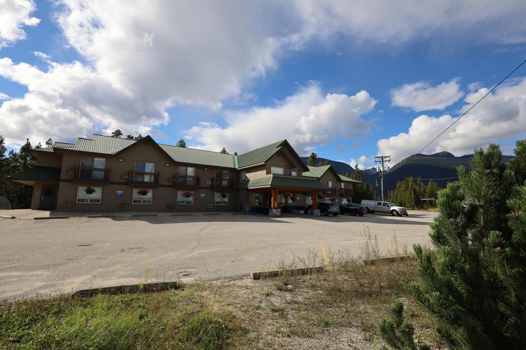 Glacier Mountain Lodge بلو ريفر المظهر الخارجي الصورة