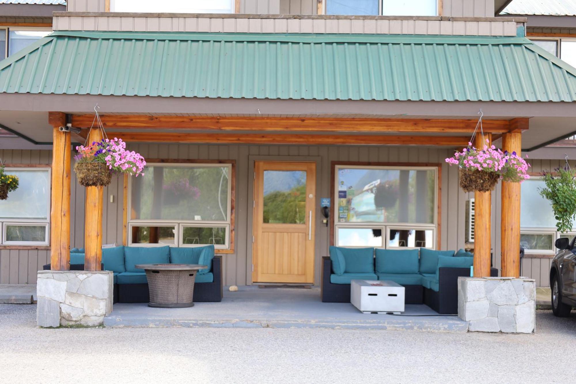 Glacier Mountain Lodge بلو ريفر المظهر الخارجي الصورة