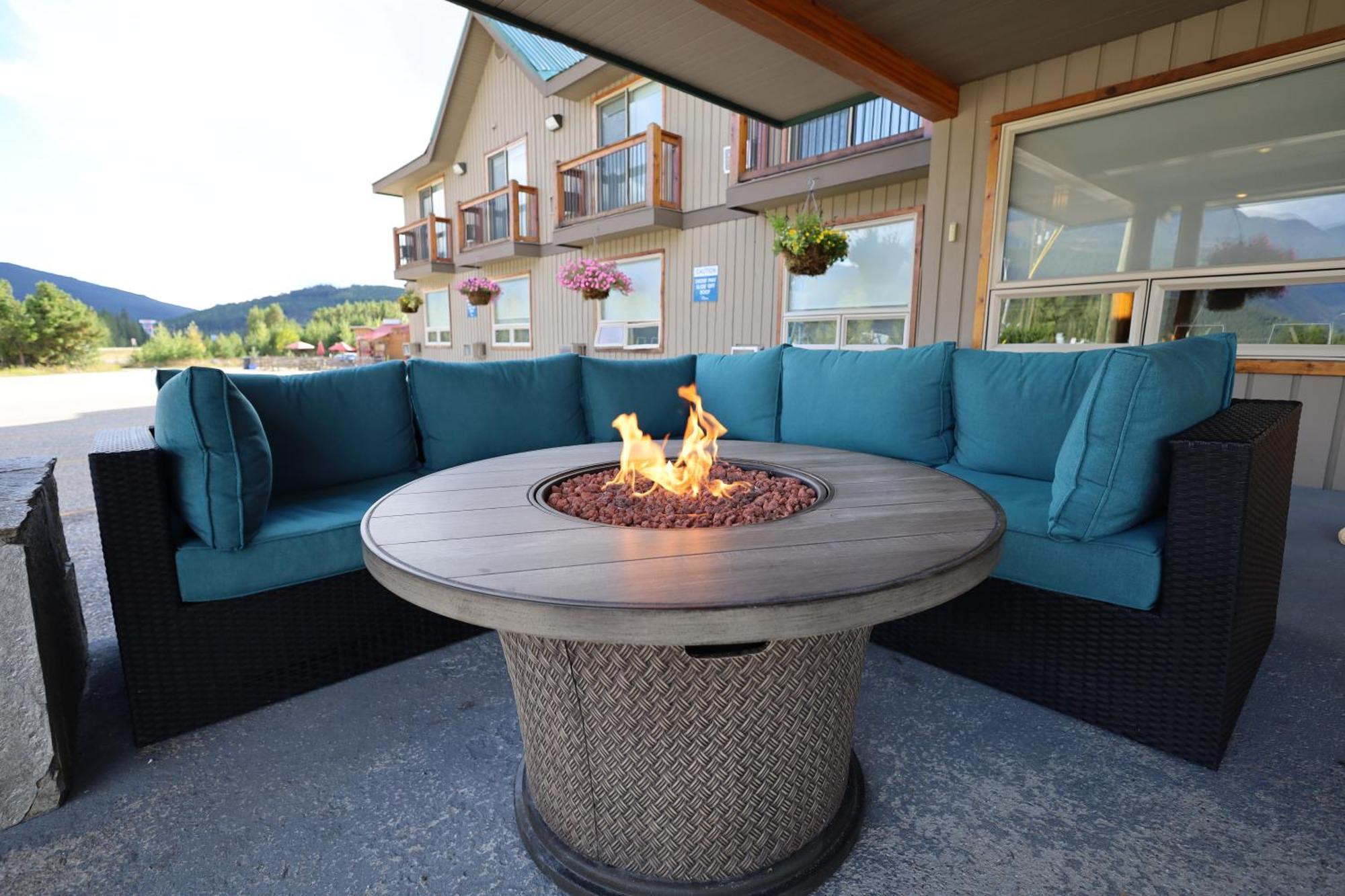 Glacier Mountain Lodge بلو ريفر المظهر الخارجي الصورة