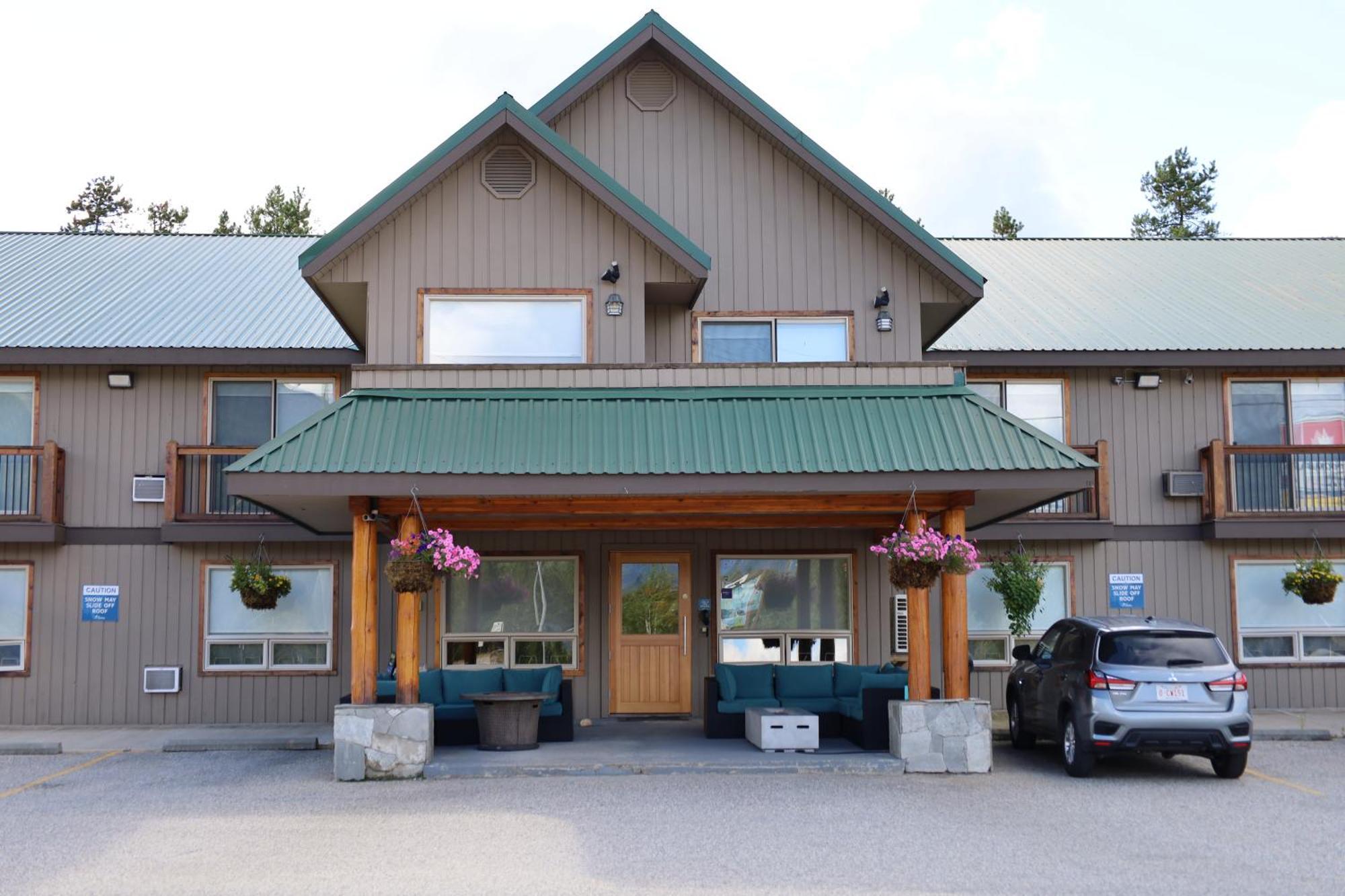 Glacier Mountain Lodge بلو ريفر المظهر الخارجي الصورة